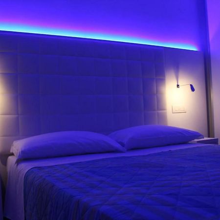 Hotel Saint Tropez Річчоне Екстер'єр фото