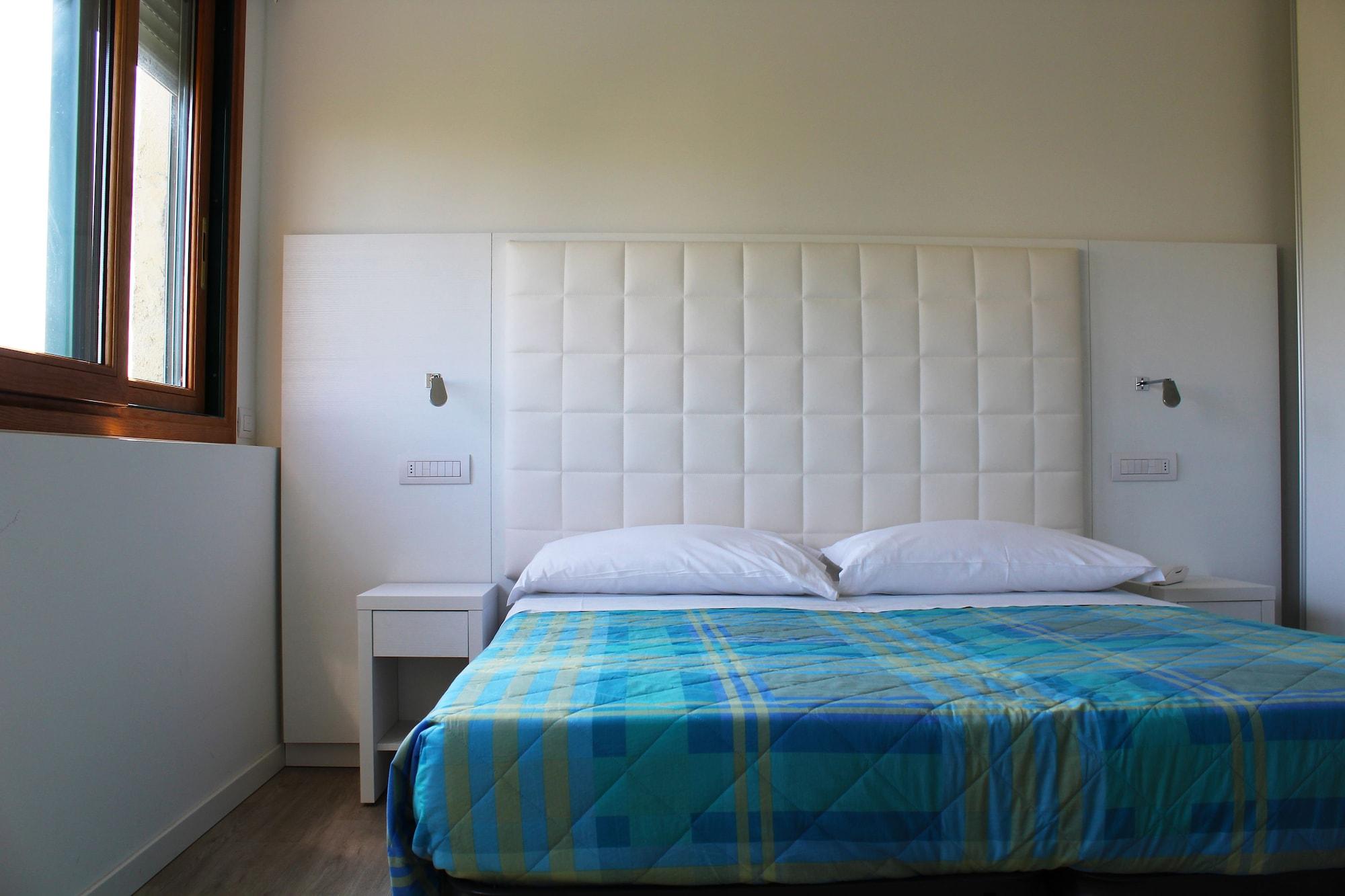 Hotel Saint Tropez Річчоне Екстер'єр фото