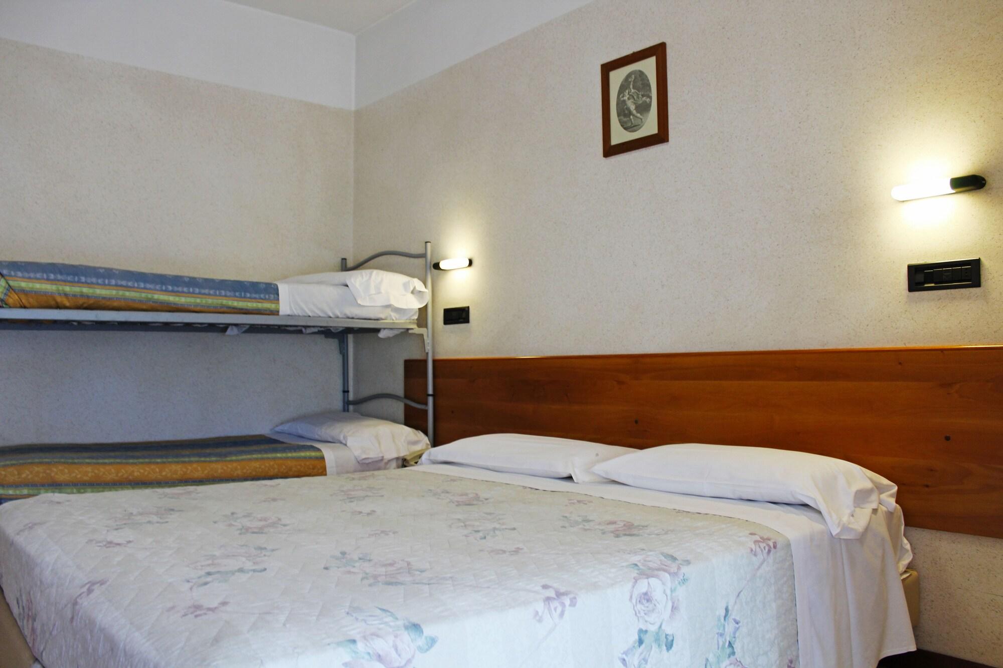 Hotel Saint Tropez Річчоне Екстер'єр фото