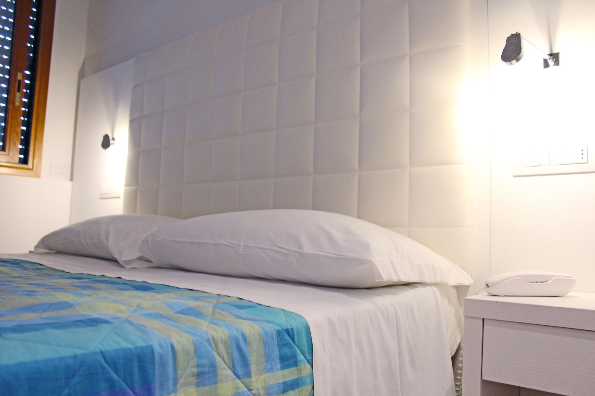 Hotel Saint Tropez Річчоне Екстер'єр фото
