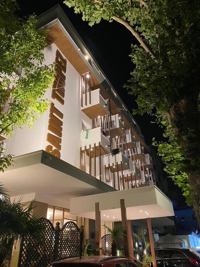 Hotel Saint Tropez Річчоне Екстер'єр фото