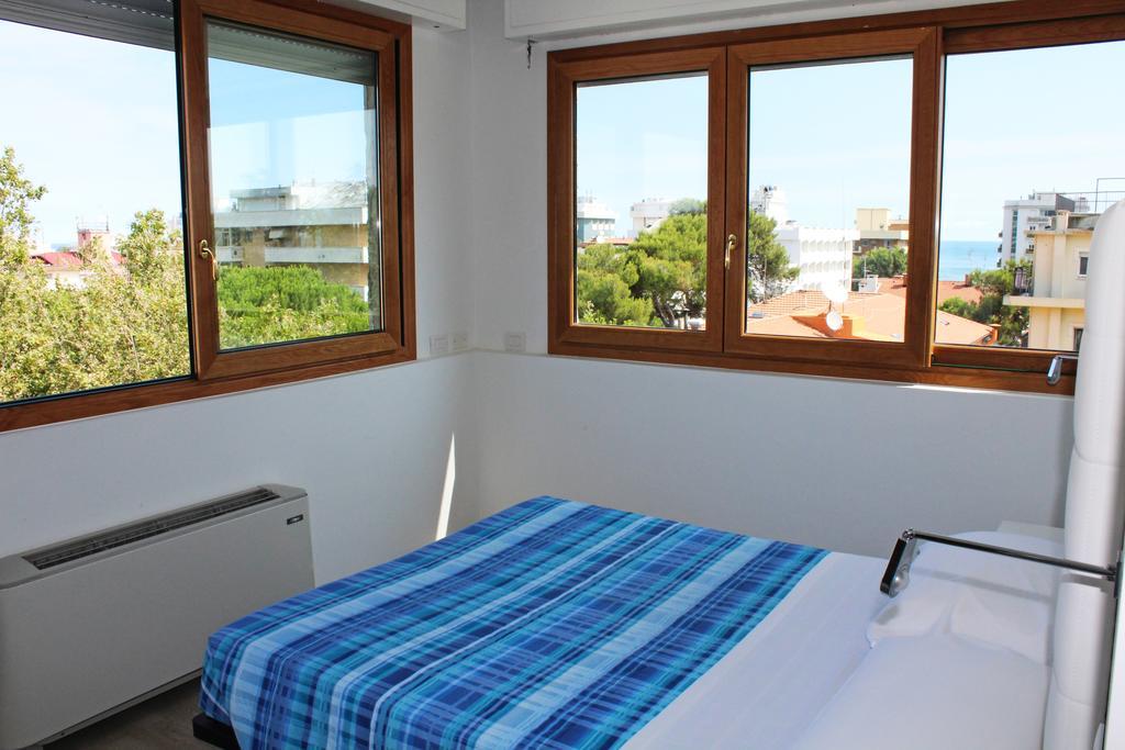 Hotel Saint Tropez Річчоне Екстер'єр фото