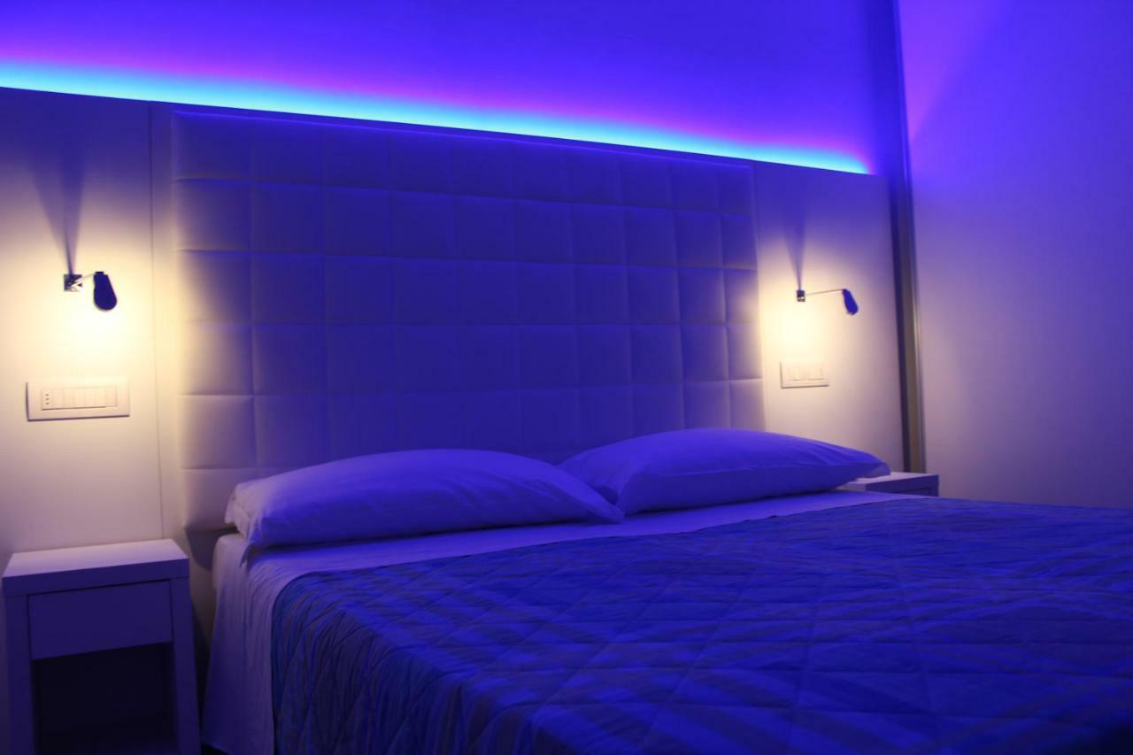Hotel Saint Tropez Річчоне Екстер'єр фото